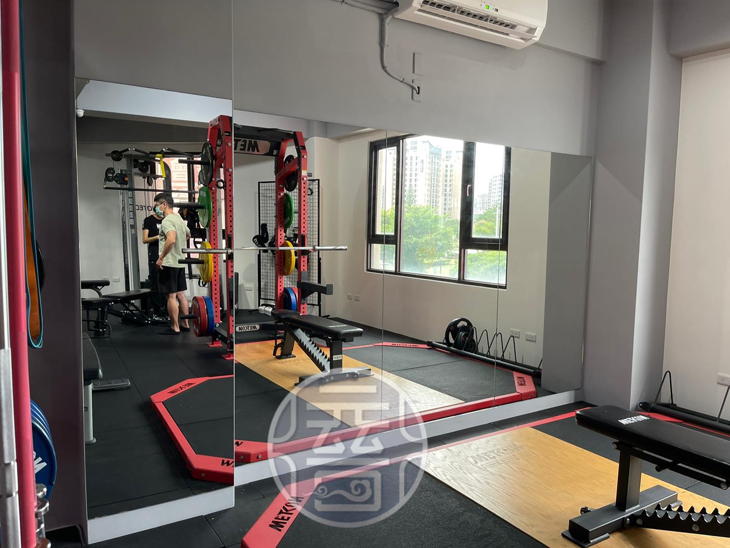 台中健身房明鏡施工