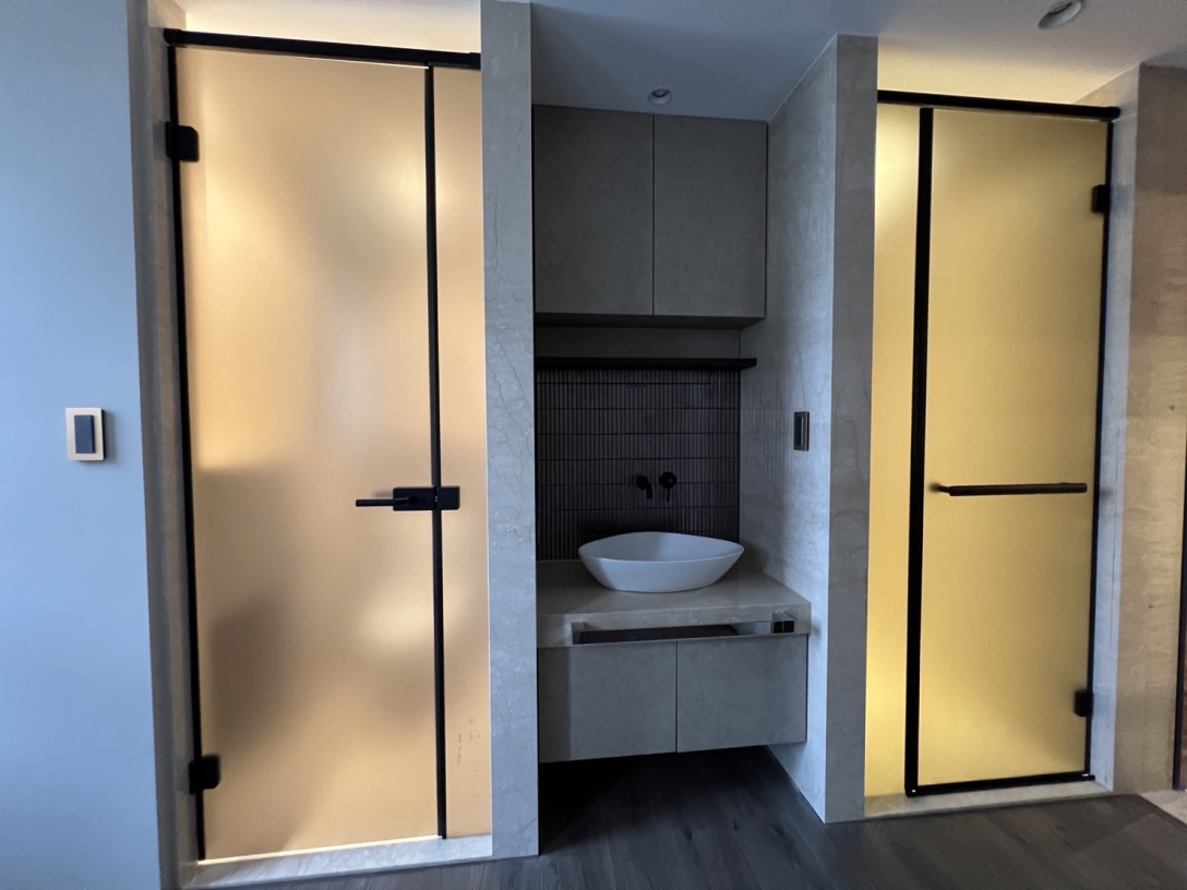 台中霧面玻璃拉門訂製