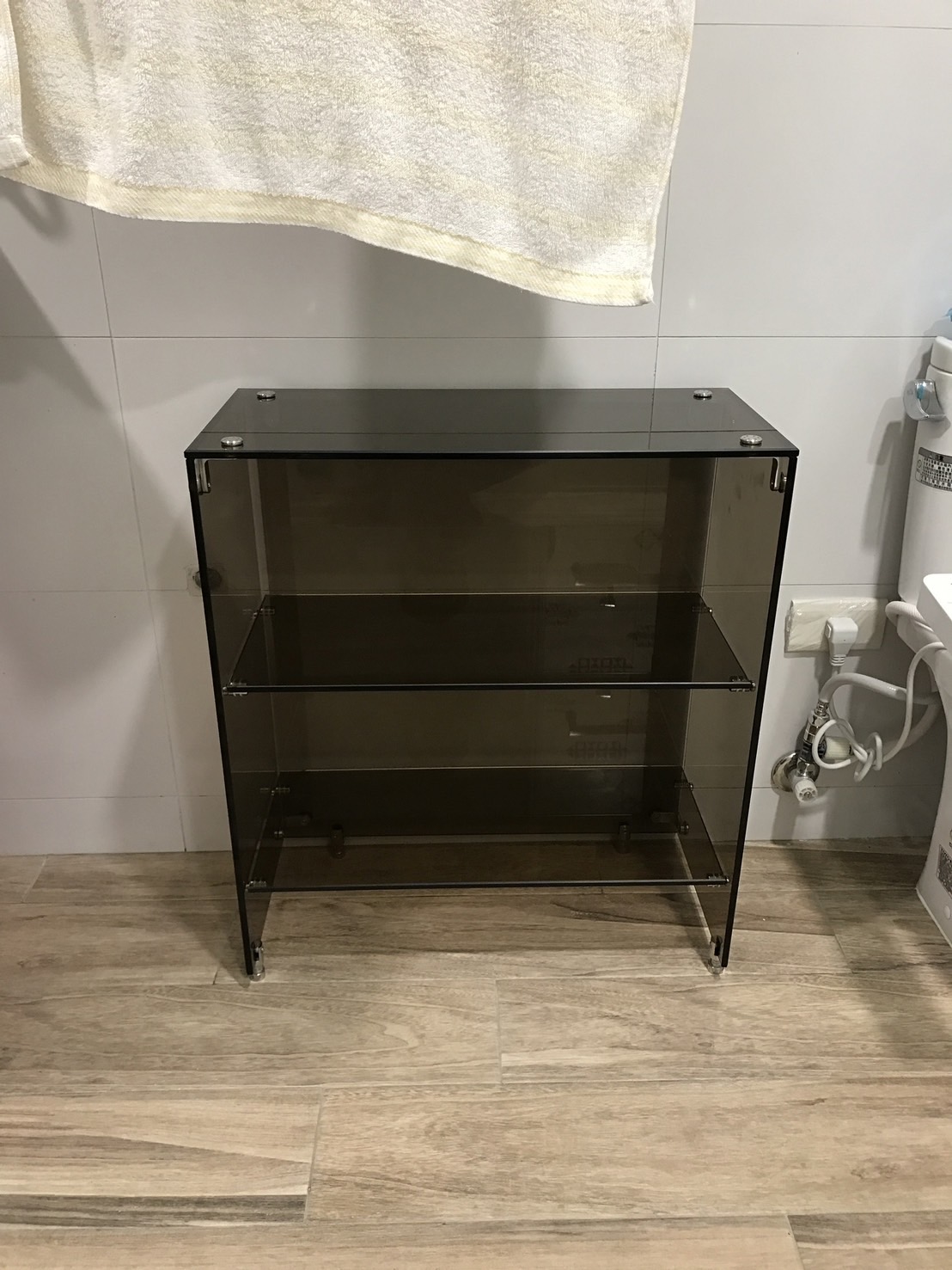 台中玻璃置物櫃訂製