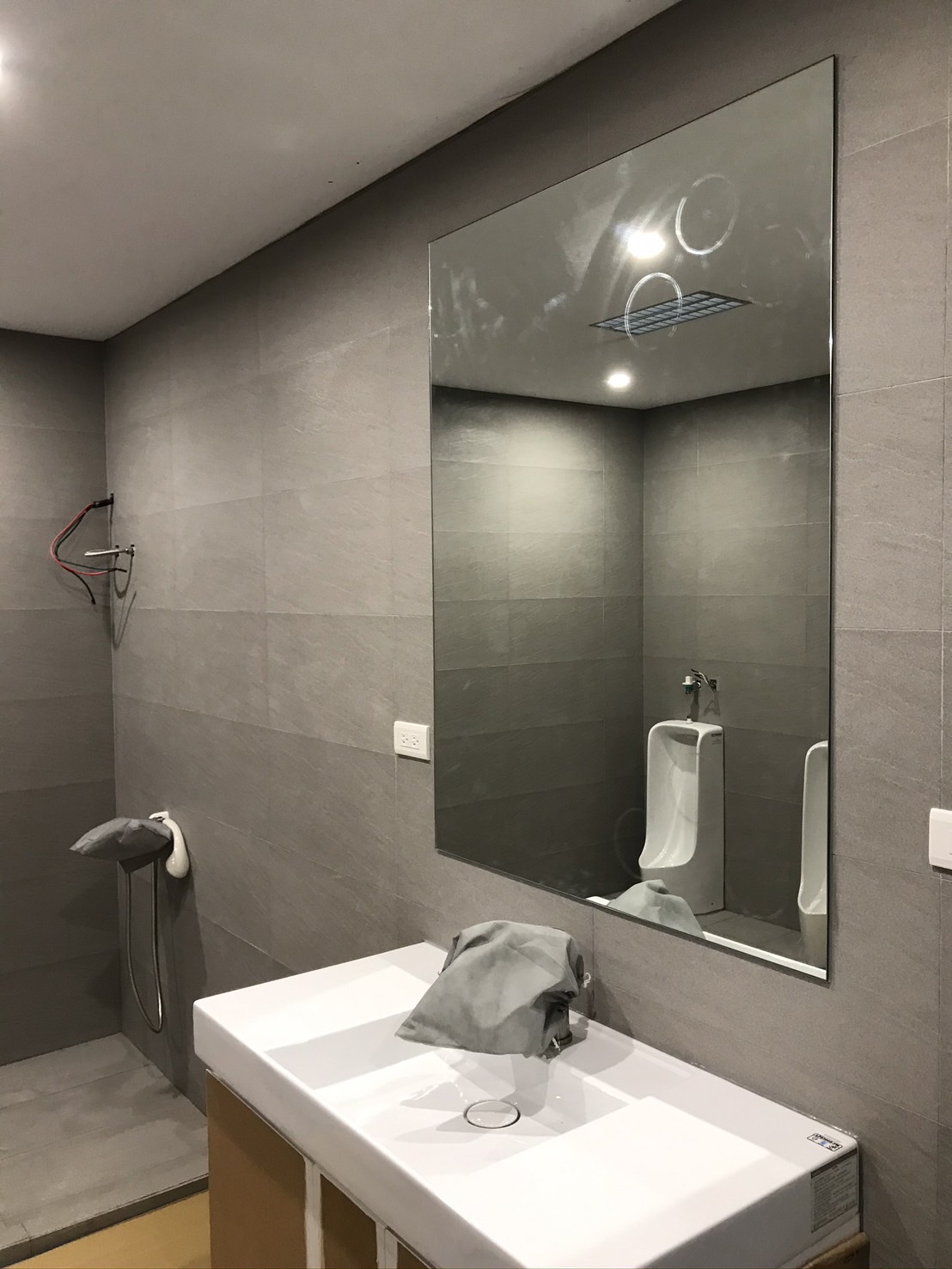 台中浴室明鏡玻璃安裝